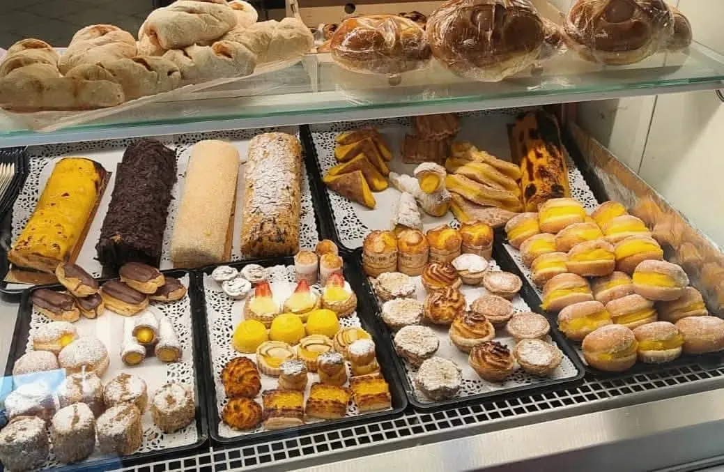 Pâtisseries portugaises en vitrine
