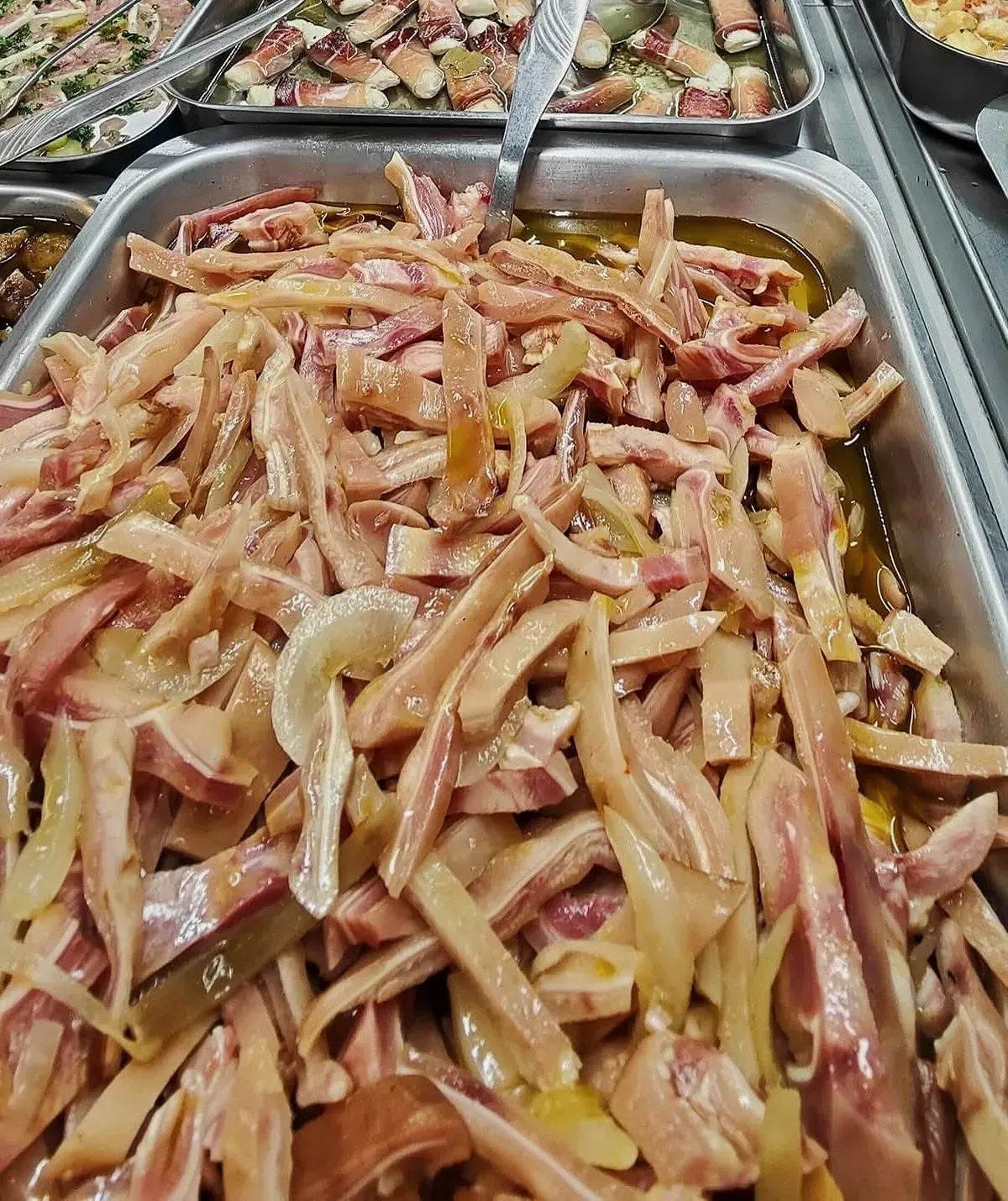 Vitrine froide : salades et petiscos portugais