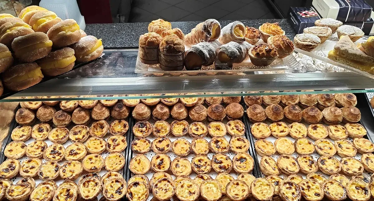 Vitrine de pâtisseries portugaises