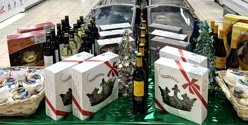 Sélection de vins portugais et coffrets dans le magasin